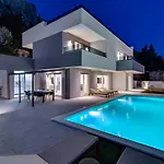 Bamm With Heated 36sqm Pool, 5 En-suite Bedrooms And Panoramic Sea Views *