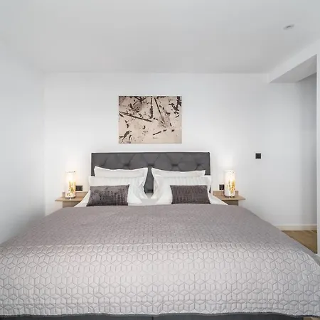 Bamm With Heated 36sqm Pool, 5 En-suite Bedrooms And Panoramic Sea Views