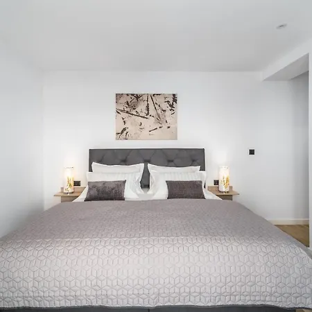 New! Bamm With Heated 36sqm Pool, 5 En-suite Bedrooms And Panoramic Sea Views