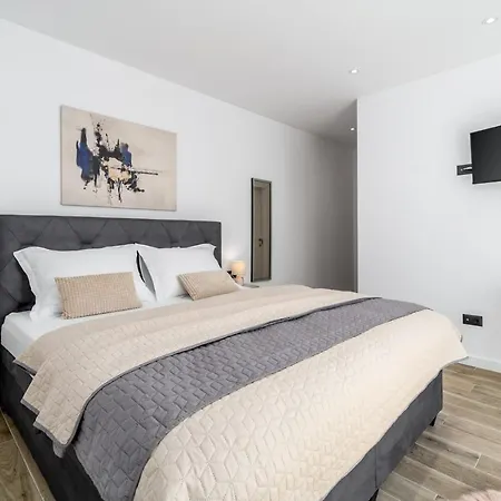 Bamm With Heated 36sqm Pool, 5 En-suite Bedrooms And Panoramic Sea Views * Tice