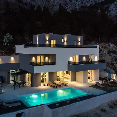 Villa Bamm With Heated 36sqm Pool, 5 En-suite Bedrooms And Panoramic Sea Views