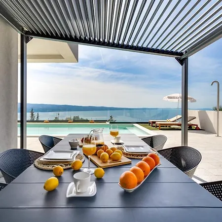 Bamm With Heated 36sqm Pool, 5 En-suite Bedrooms And Panoramic Sea Views