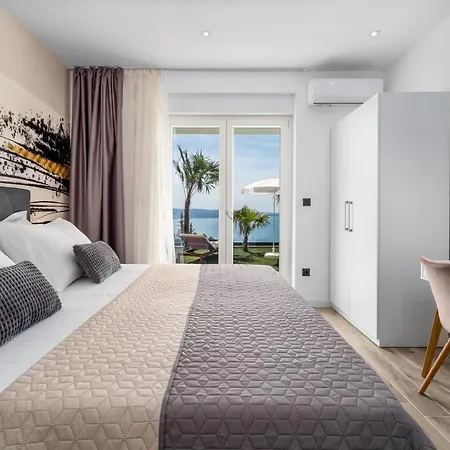 New! Bamm With Heated 36sqm Pool, 5 En-suite Bedrooms And Panoramic Sea Views