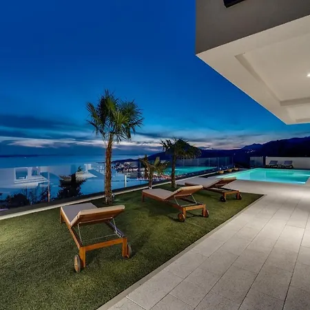 Villa Bamm With Heated 36sqm Pool, 5 En-suite Bedrooms And Panoramic Sea Views *