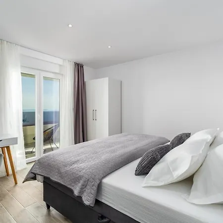 New! Bamm With Heated 36sqm Pool, 5 En-suite Bedrooms And Panoramic Sea Views *